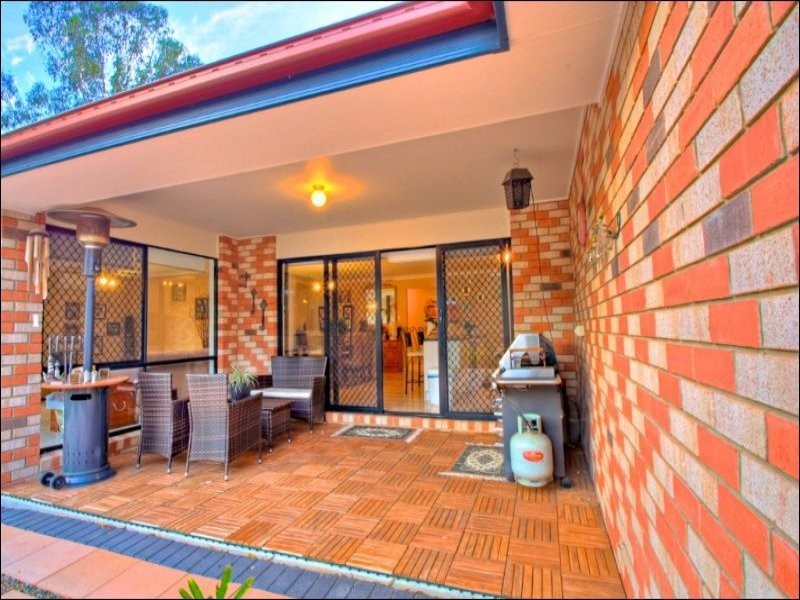 2 Bayley Road, Pine Mountain QLD 4306