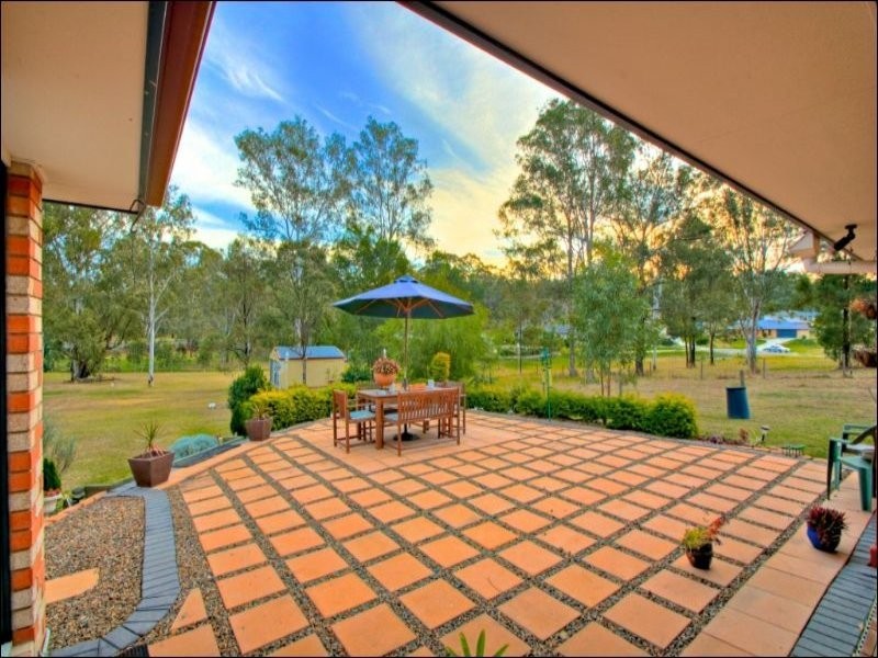 2 Bayley Road, Pine Mountain QLD 4306