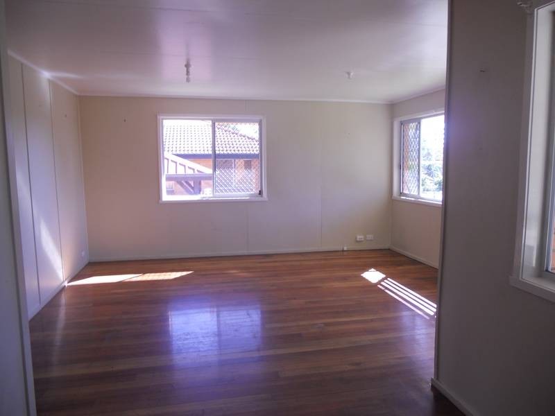 4 Dossie Street, Riverview QLD 4303