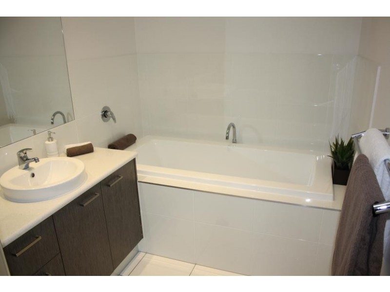 31 Vivian Hancock Drive, North Booval QLD 4304