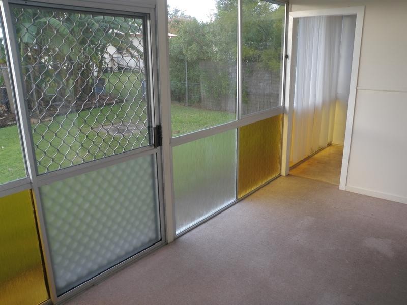 6 Huish Street, Eastern Heights QLD 4305