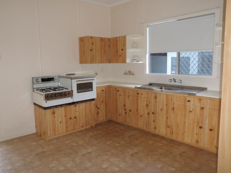 6 Huish Street, Eastern Heights QLD 4305