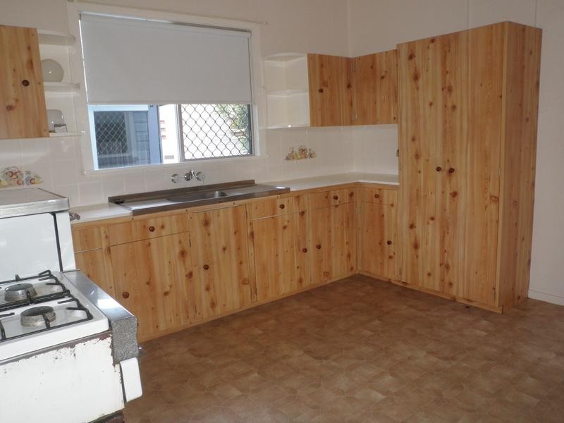 6 Huish Street, Eastern Heights QLD 4305