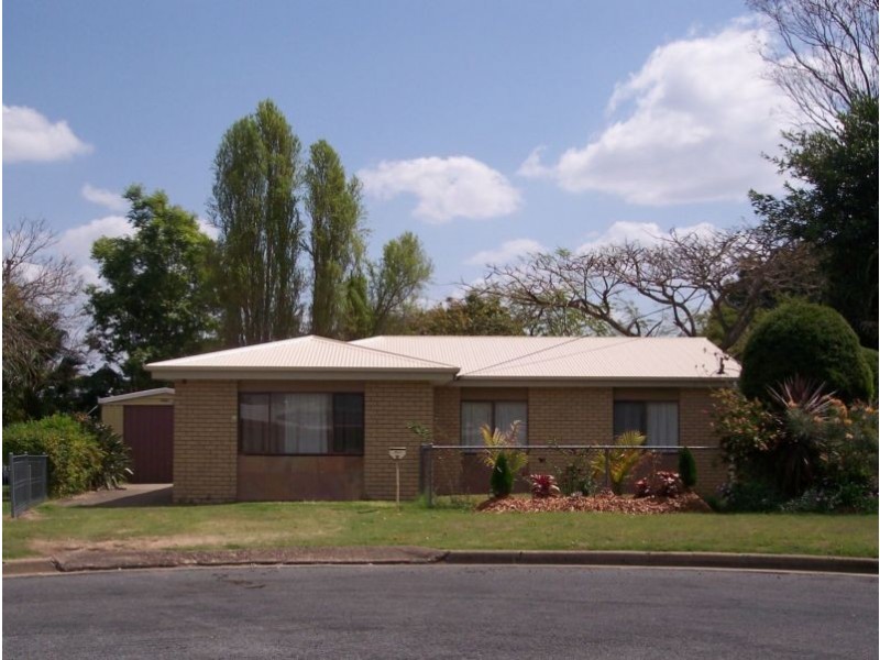 8 Barnes Court, Silkstone QLD 4304