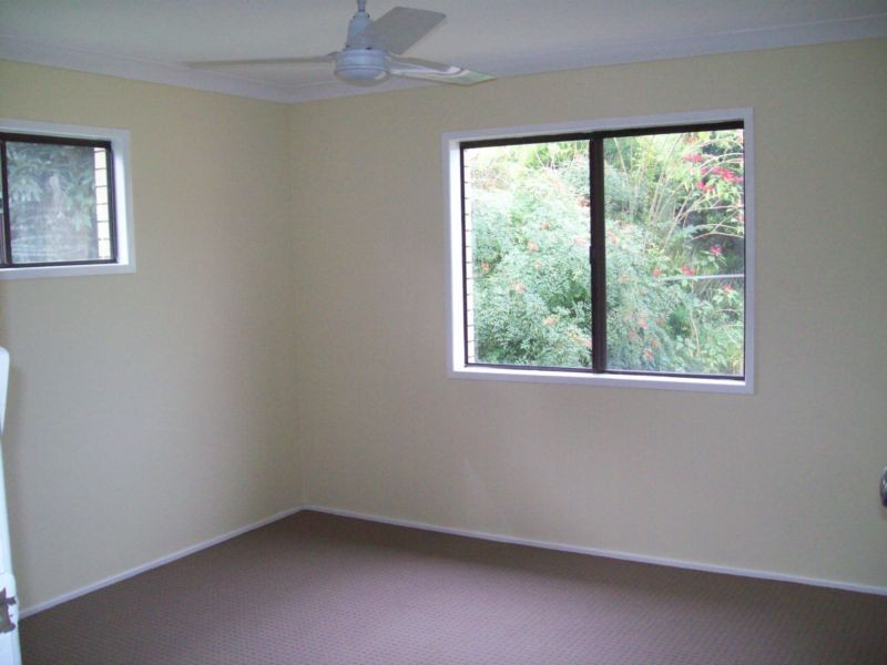 8 Barnes Court, Silkstone QLD 4304
