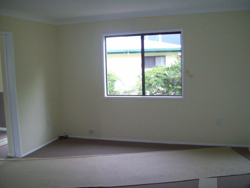 8 Barnes Court, Silkstone QLD 4304