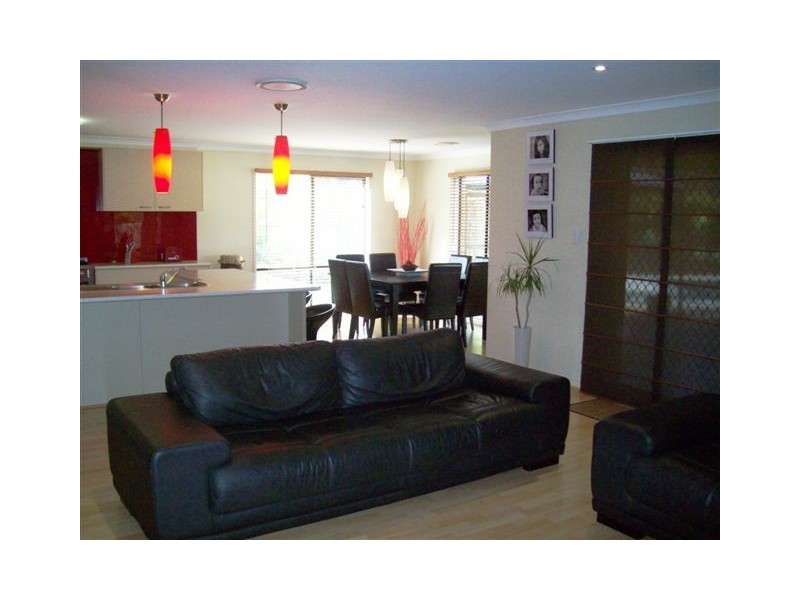 14 Alexandra Close, Flinders View QLD 4305