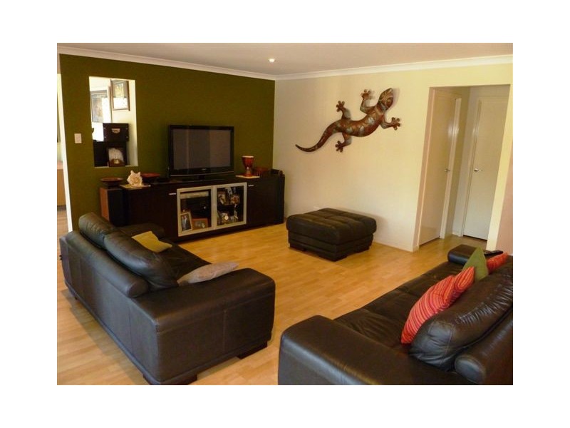14 Alexandra Close, Flinders View QLD 4305