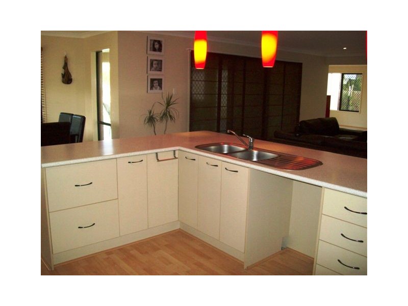 14 Alexandra Close, Flinders View QLD 4305