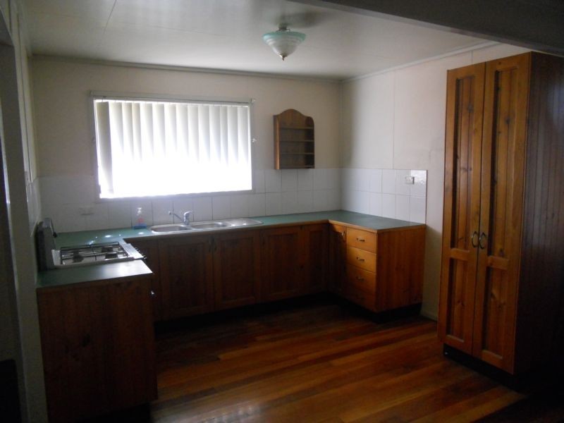 1 Dossie Street, Riverview QLD 4303