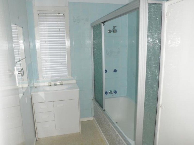 6 Huish Street, Eastern Heights QLD 4305