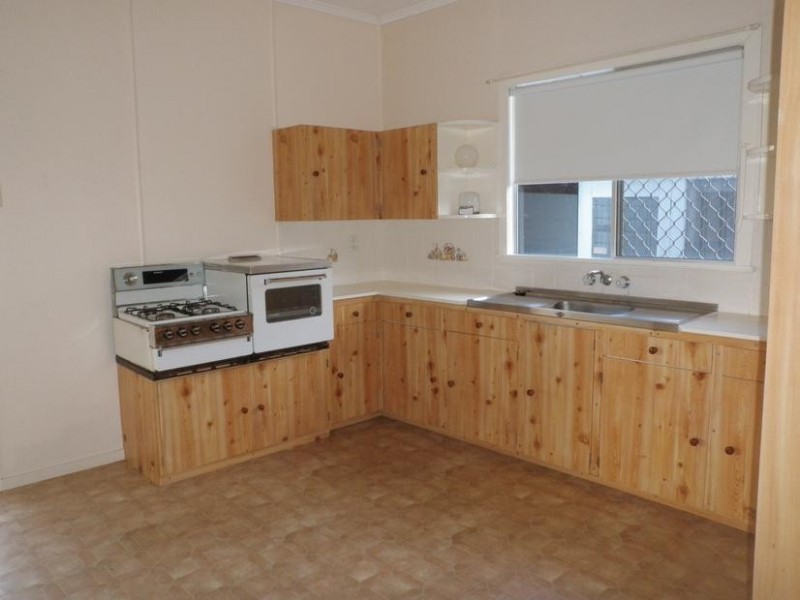 6 Huish Street, Eastern Heights QLD 4305