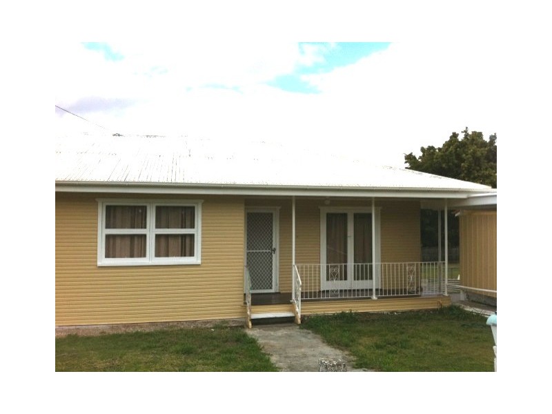 27 Blaxland Street, Eastern Heights QLD 4305