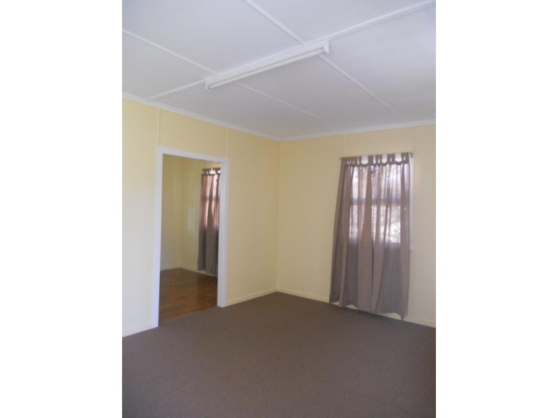 27 Blaxland Street, Eastern Heights QLD 4305