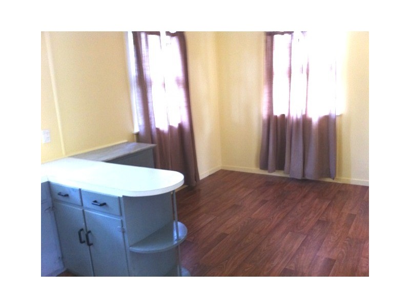 27 Blaxland Street, Eastern Heights QLD 4305