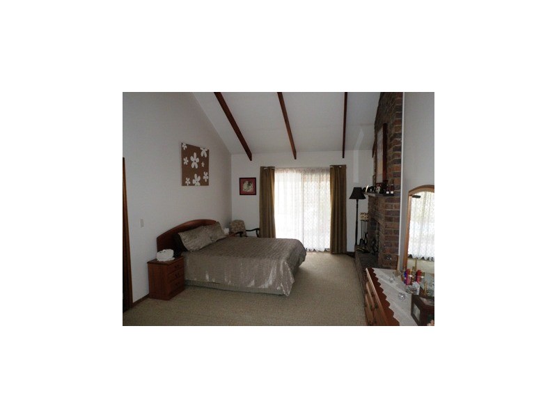 76 Poplar Street, Walloon QLD 4306