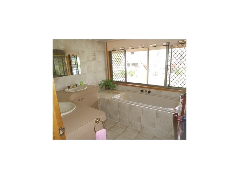 76 Poplar Street, Walloon QLD 4306