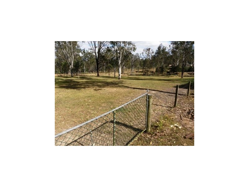 76 Poplar Street, Walloon QLD 4306