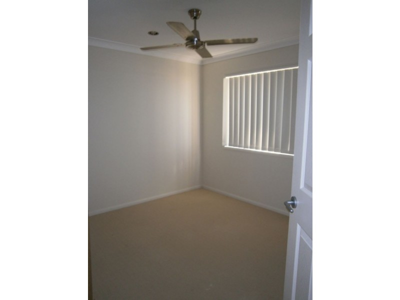 8 Sugars Place, Bundamba QLD 4304