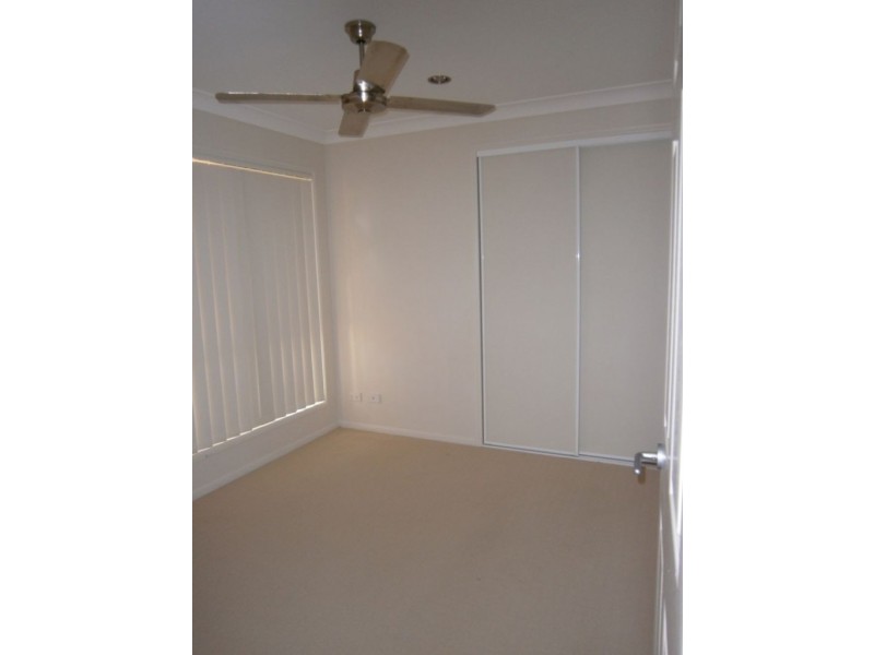 8 Sugars Place, Bundamba QLD 4304