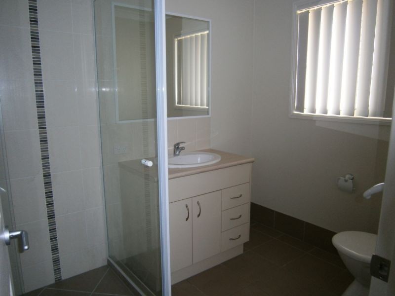 8 Sugars Place, Bundamba QLD 4304