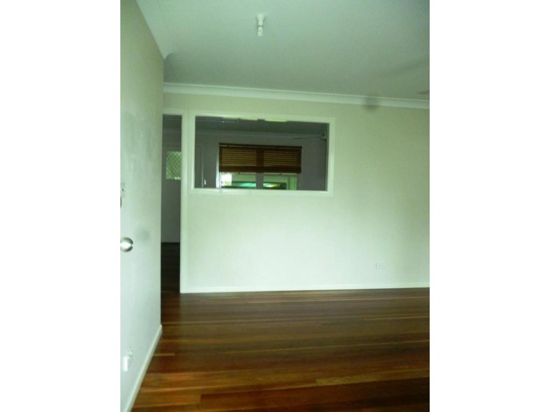 18 Gledson Street, North Booval QLD 4304