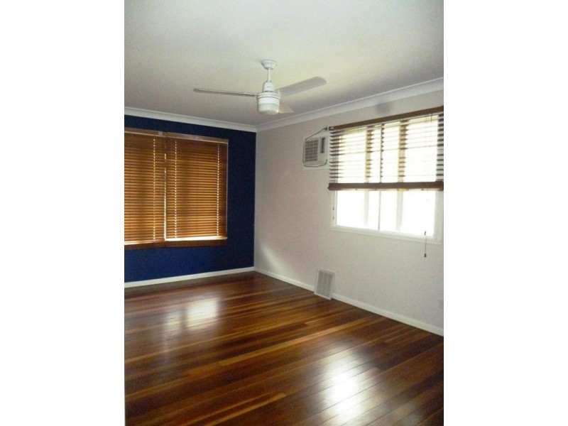 18 Gledson Street, North Booval QLD 4304