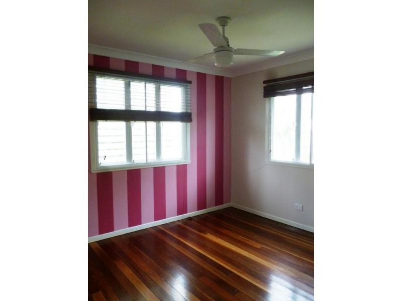 18 Gledson Street, North Booval QLD 4304