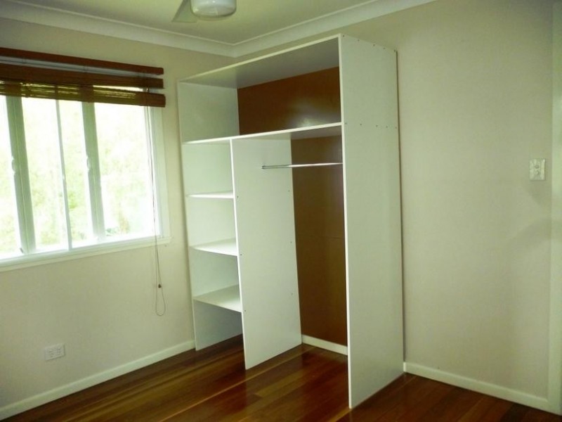 18 Gledson Street, North Booval QLD 4304