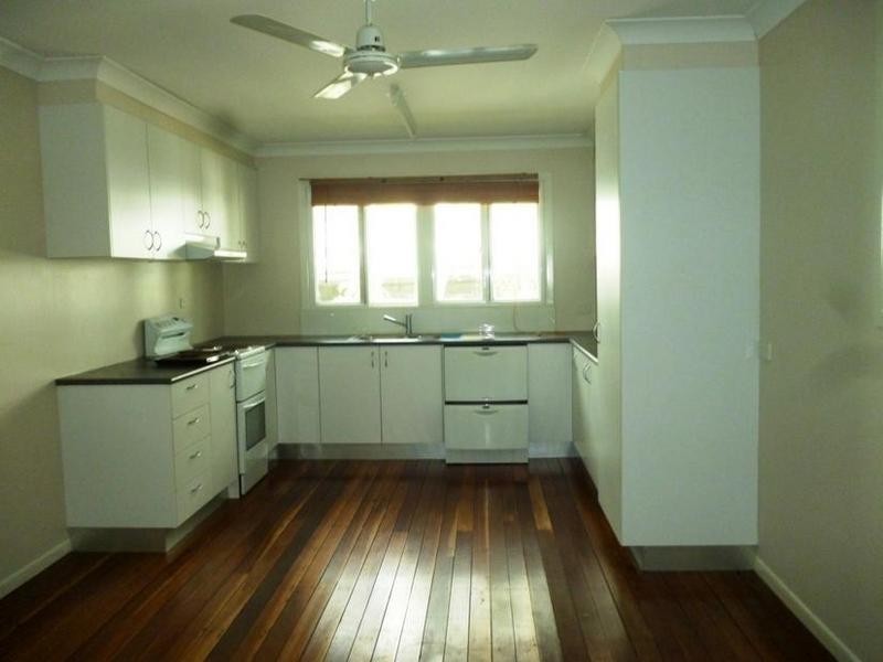 18 Gledson Street, North Booval QLD 4304