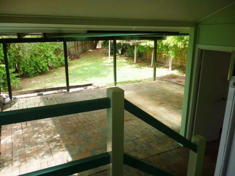 18 Gledson Street, North Booval QLD 4304