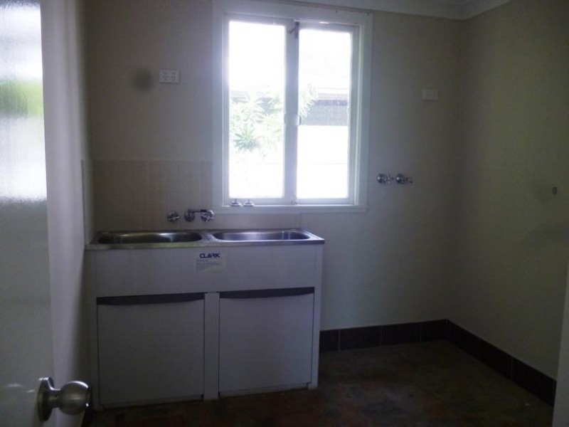 18 Gledson Street, North Booval QLD 4304