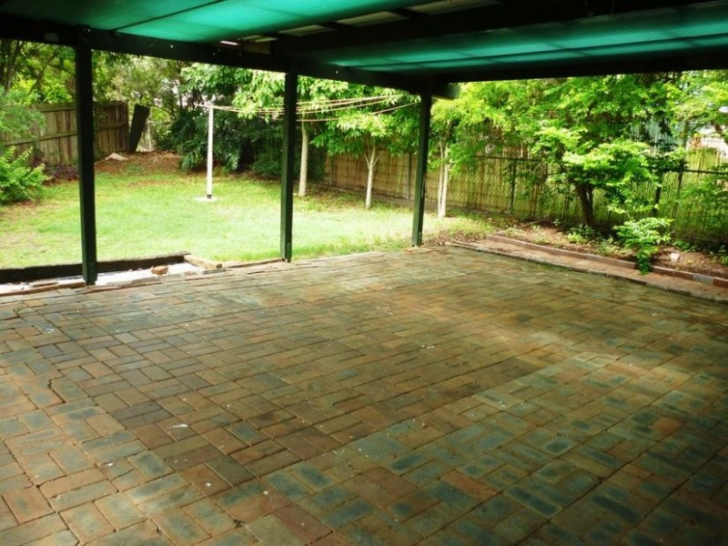 18 Gledson Street, North Booval QLD 4304