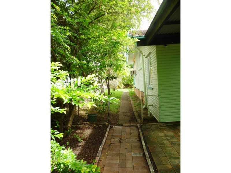 18 Gledson Street, North Booval QLD 4304