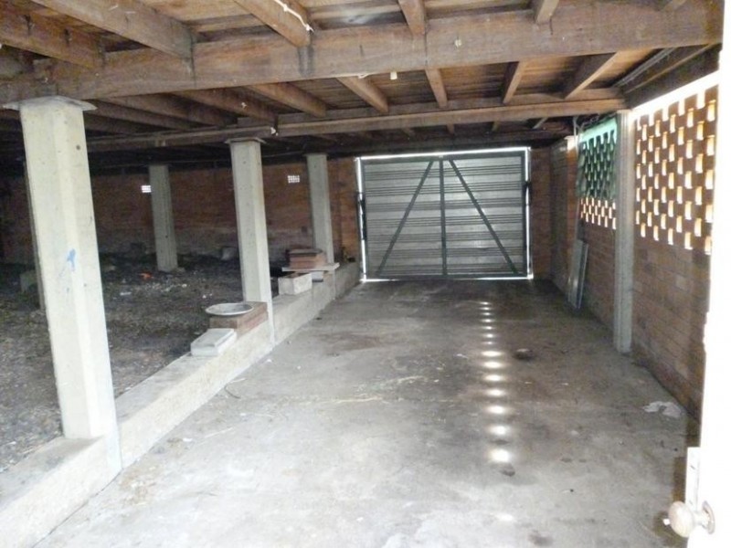 18 Gledson Street, North Booval QLD 4304