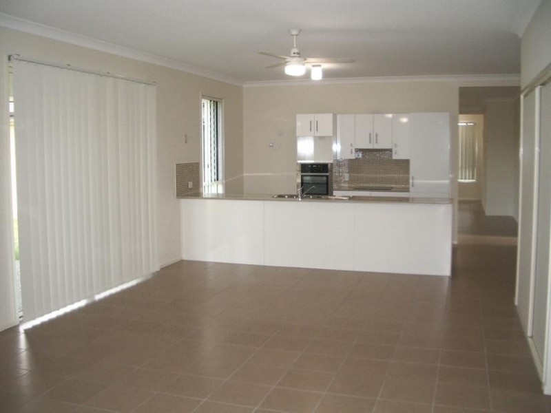 16 Iris Court, Yamanto QLD 4305