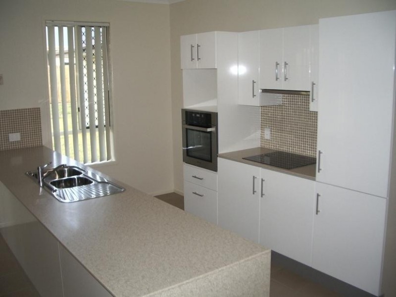 16 Iris Court, Yamanto QLD 4305