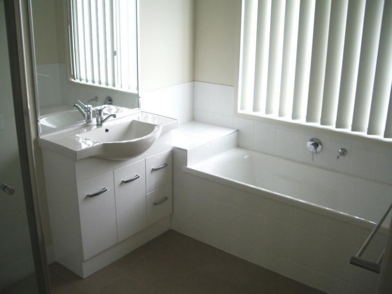 16 Iris Court, Yamanto QLD 4305