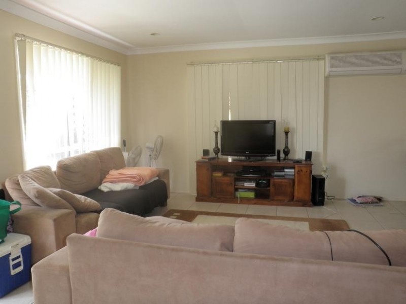 6 Ian Street, Eastern Heights QLD 4305