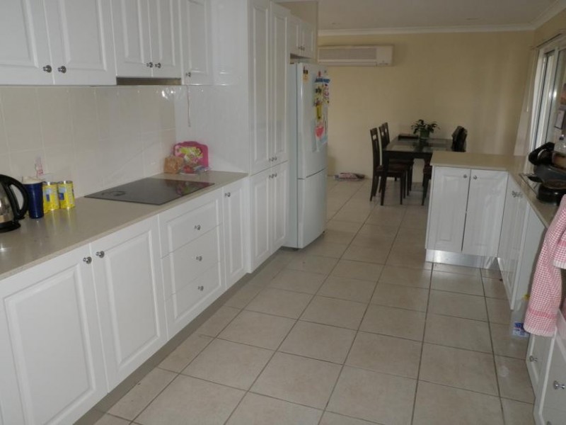 6 Ian Street, Eastern Heights QLD 4305