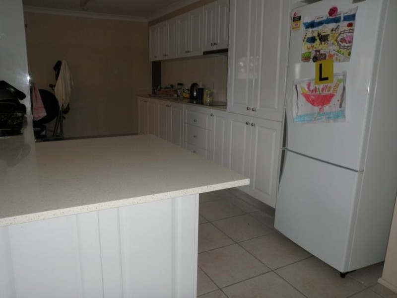 6 Ian Street, Eastern Heights QLD 4305