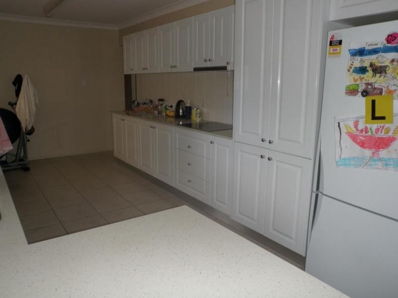 6 Ian Street, Eastern Heights QLD 4305