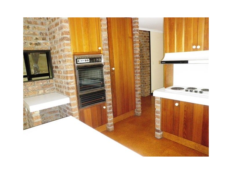 4 Samford Road, Leichhardt QLD 4305