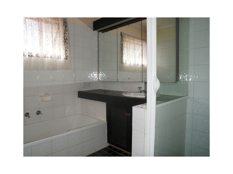 4 Samford Road, Leichhardt QLD 4305