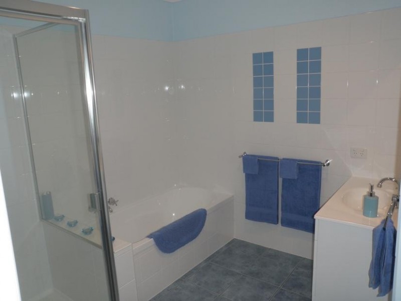 4 Lisa Court, Raceview QLD 4305