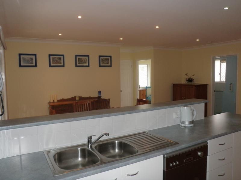 4 Lisa Court, Raceview QLD 4305