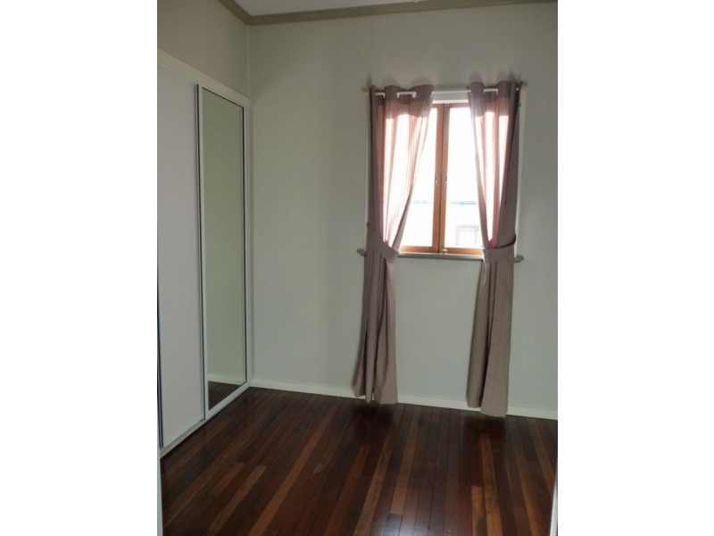 12 Taylor Street, Eastern Heights QLD 4305