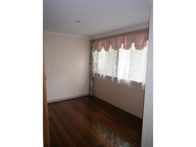 2 Walsh Street, Newtown QLD 4305