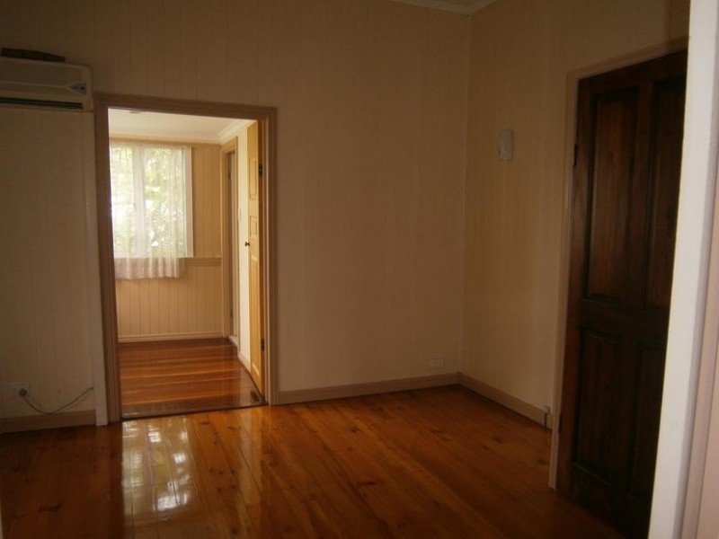 2 Walsh Street, Newtown QLD 4305