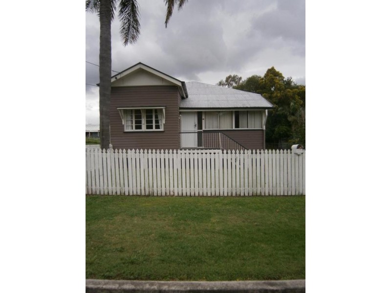 16 Clifton Street, Booval QLD 4304